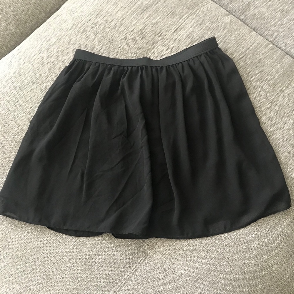 Short chiffon black skirt